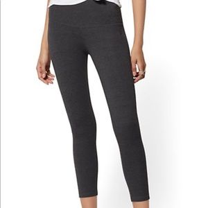 NY&Co High Waisted Grey Size L Yoga Crop Leggings